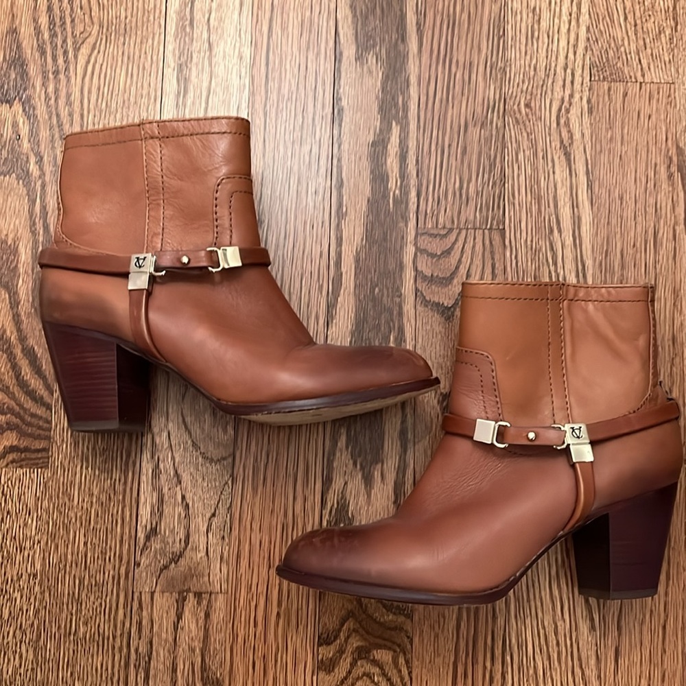 Vince Camuto Ankle Boot with “dark toe” worn look, size 7